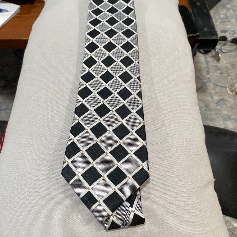 Checkered tie